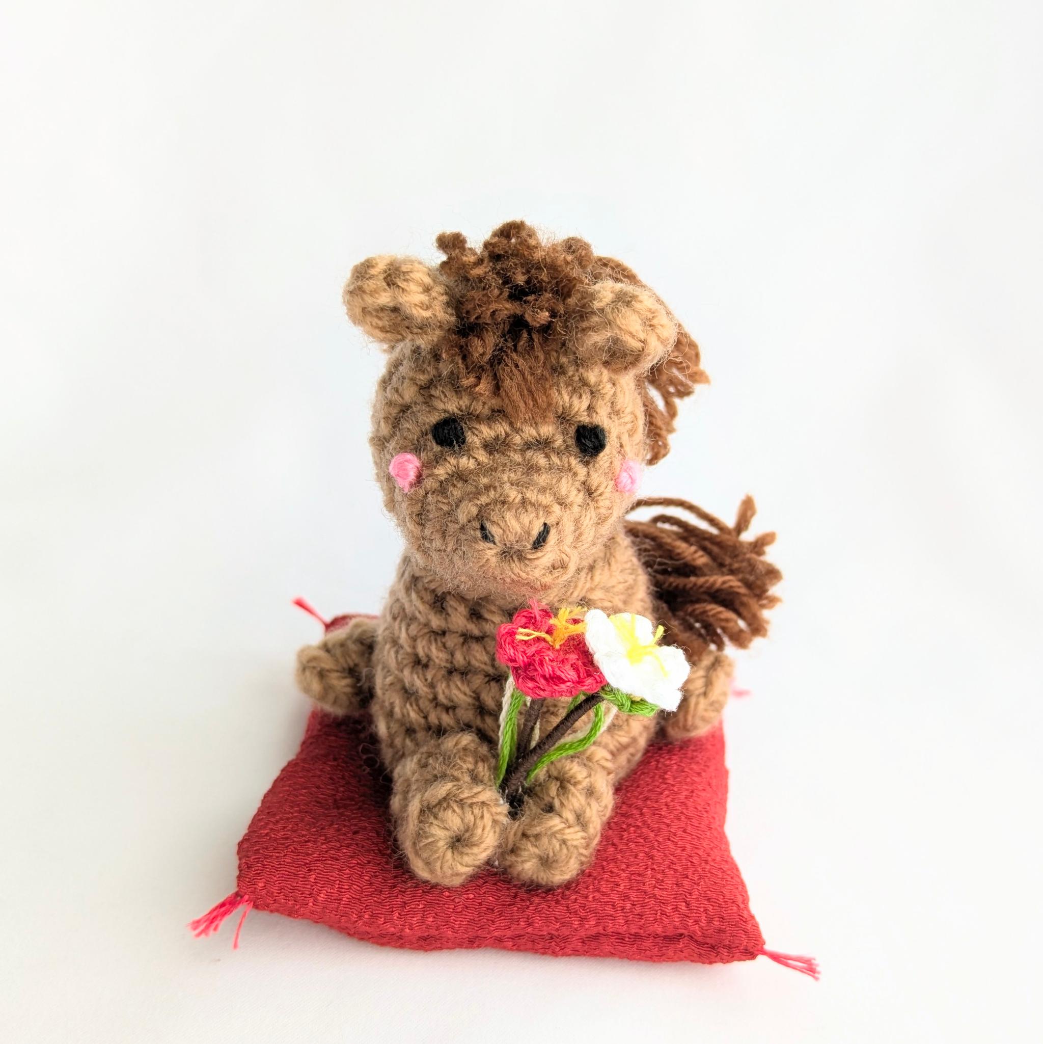 【受注制作】座布団付き干支の置物(茶うまさん)1枚目の画像