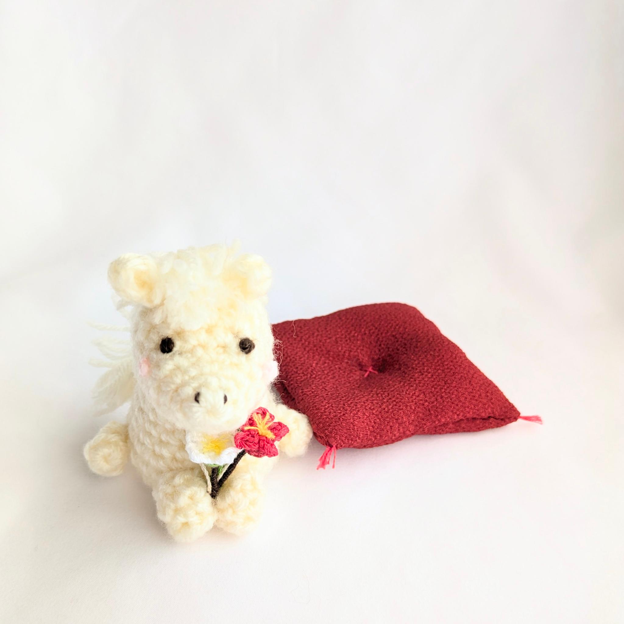 【受注制作】座布団付き干支の置物(白うまさん) | 5枚目