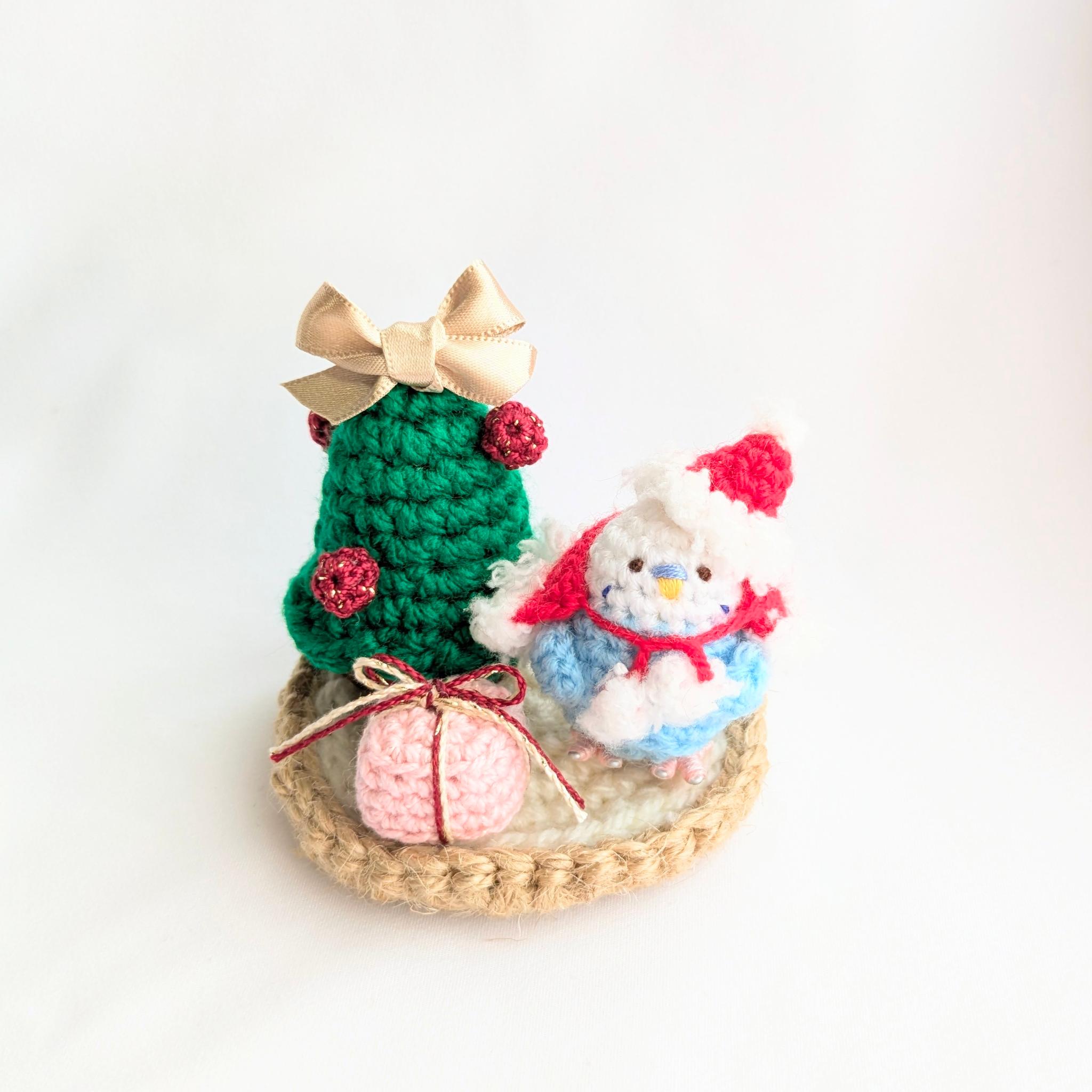 【受注制作】セキセイインコサンタさんのクリスマスギフト（クリアボックス入り）1枚目の画像